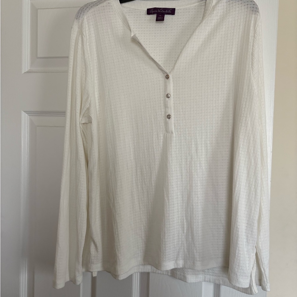 Gloria Vanderbilt Cream Textured Top - Picture 4 of 5